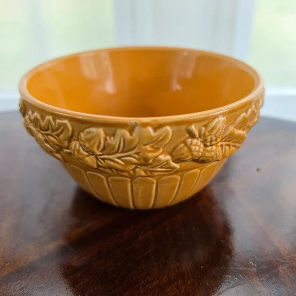 Better Homes & Gardens 2009 Yellow Acorn & Oak Leaf Bowl